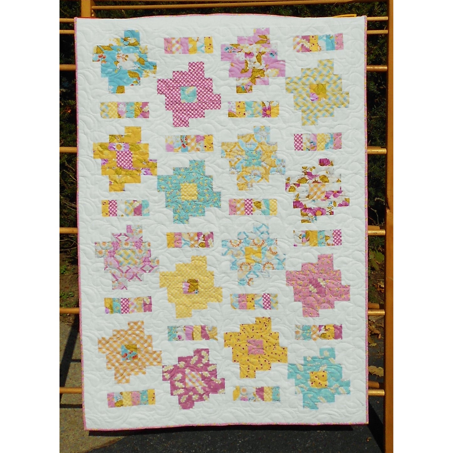 Honey Cakes Baby Quilt Pattern LLD-045 - Paper Pattern