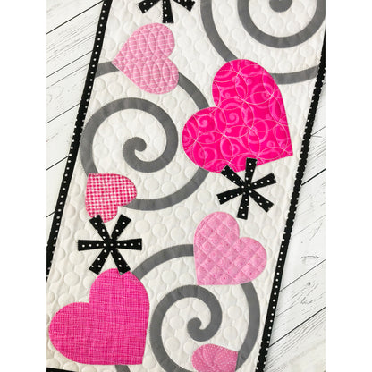 Valentine's Table Runner AQ-116e - Downloadable Pattern