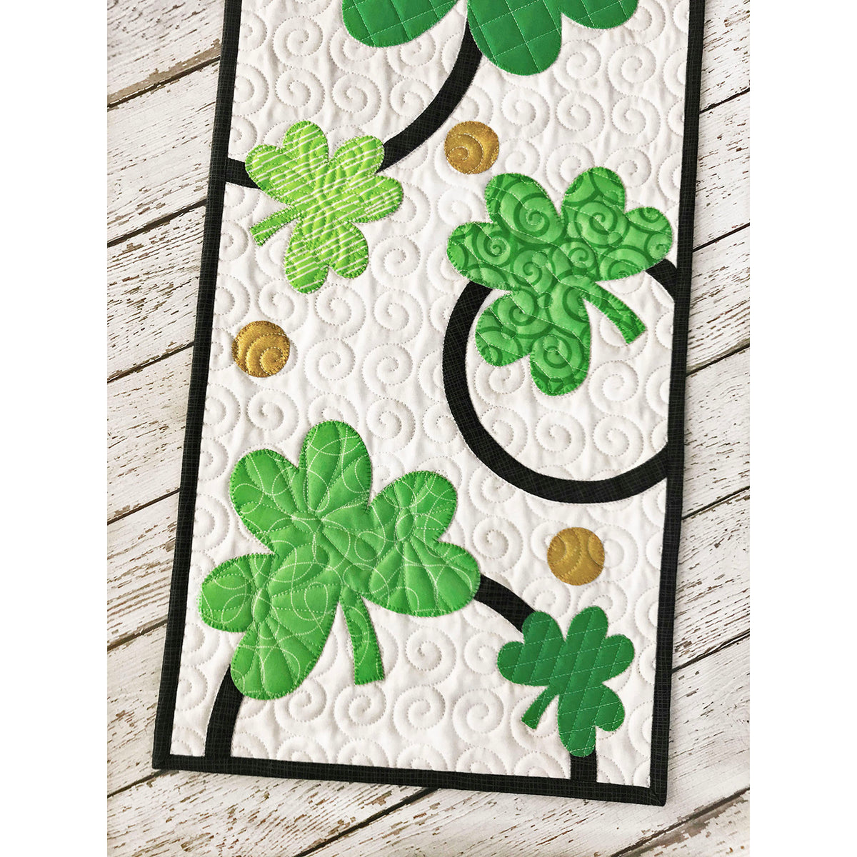 St. Patrick's Table Runner AQ-118e - Downloadable Pattern