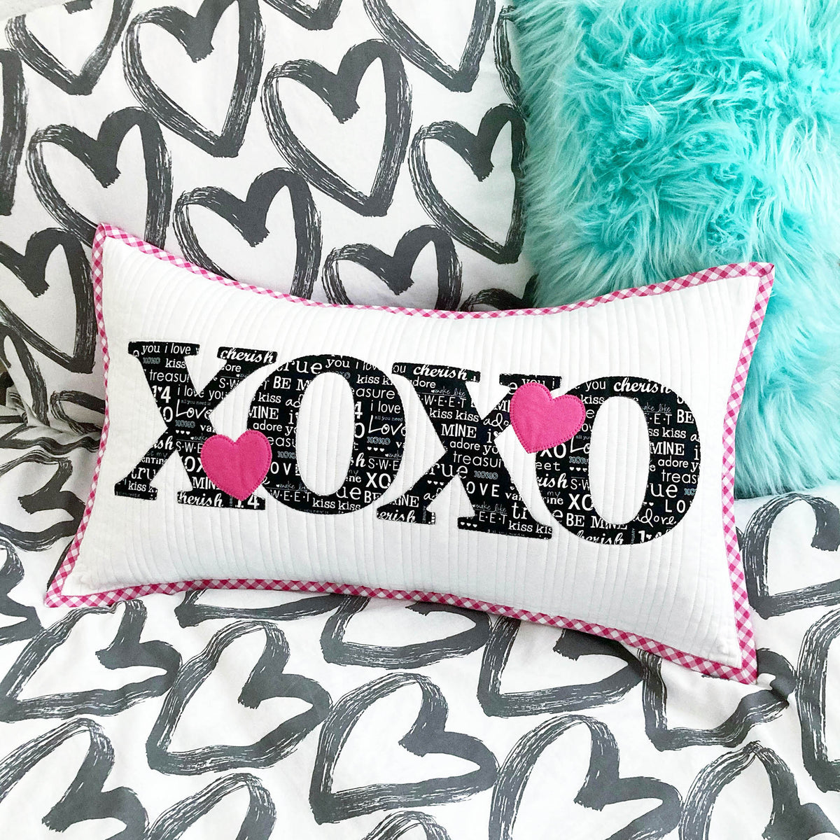 XOXO Pillow AQ-125e - Downloadable Pattern