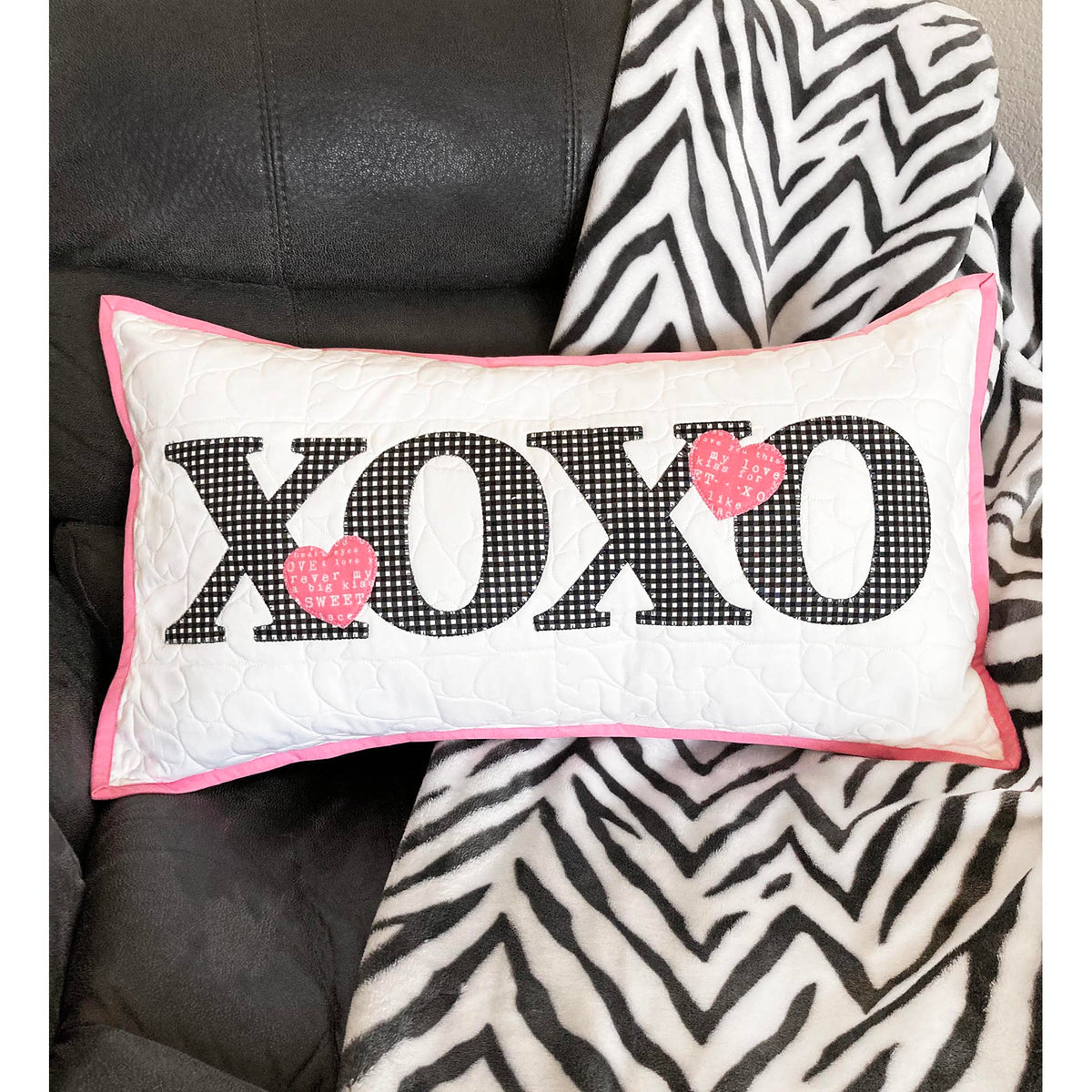 XOXO Pillow AQ-125e - Downloadable Pattern