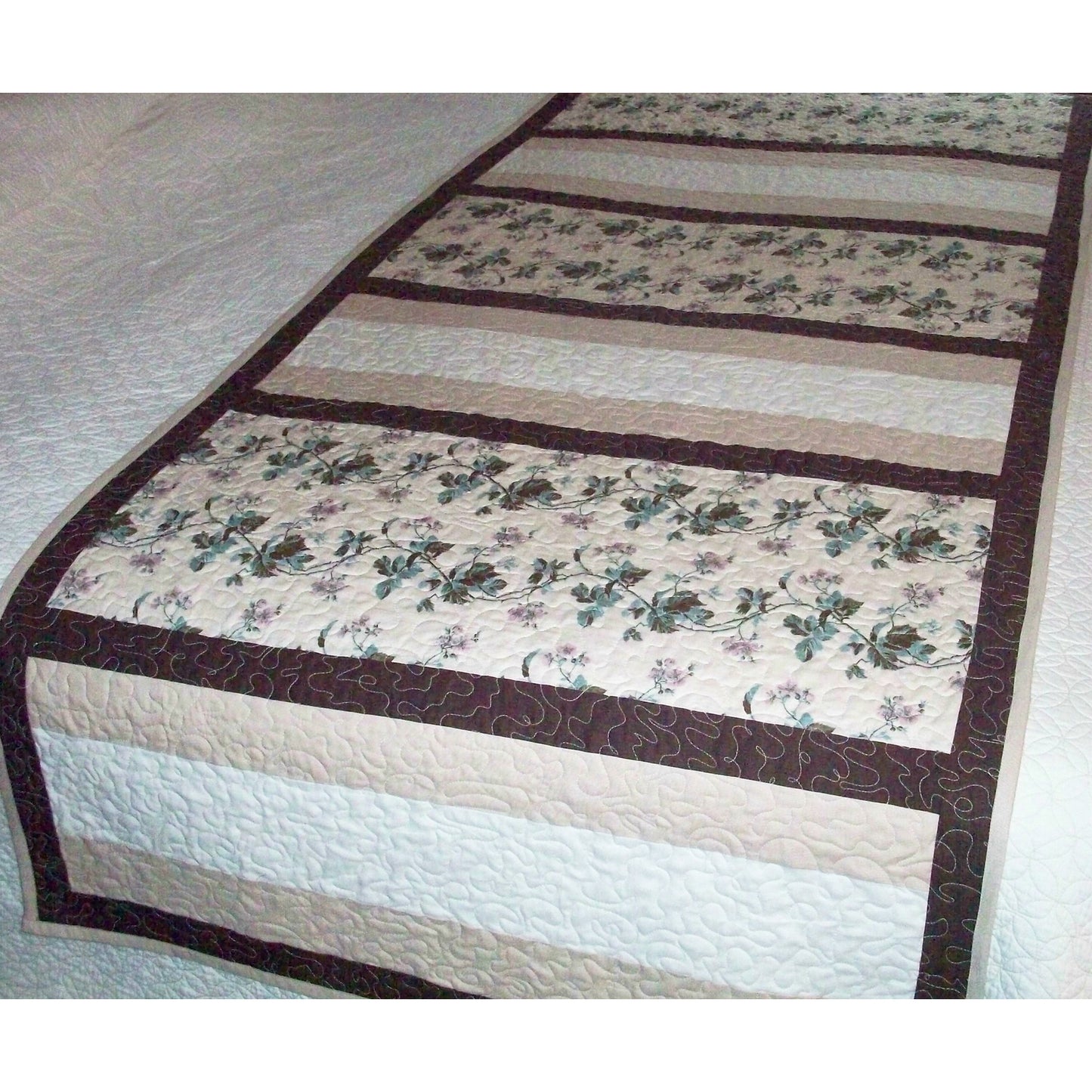Fit for a King (or Queen) Bed Runner AV-139e - Downloadable Pattern