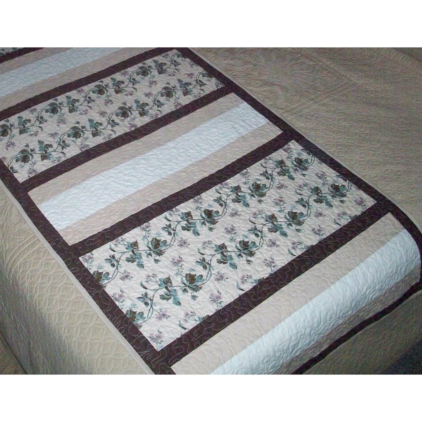 Fit for a King (or Queen) Bed Runner AV-139e - Downloadable Pattern