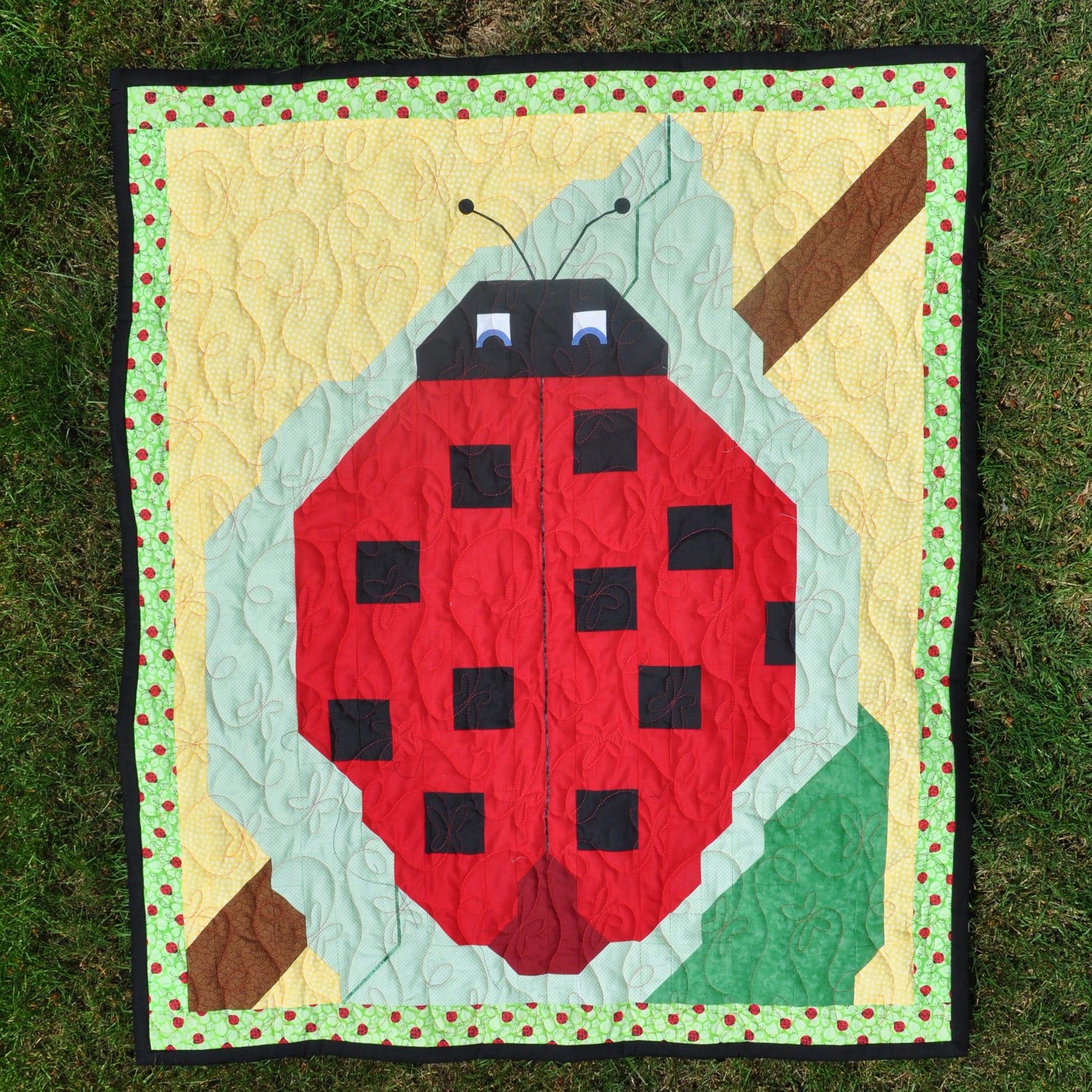 Ladybug Quilt CQ-001e - Downloadable Pattern – QuiltWoman.com
