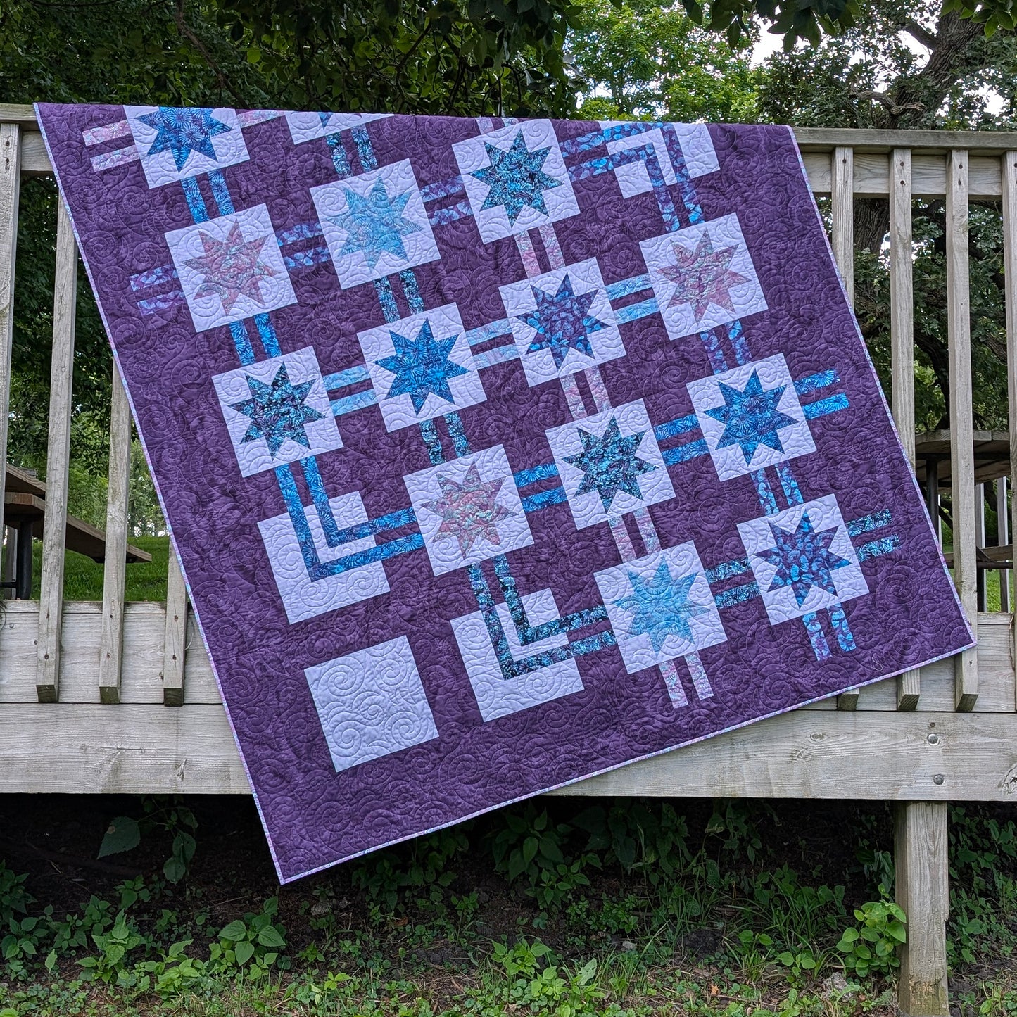 Pretty quilt features blocks of stars and lines between blocks as if it's a flow chart.