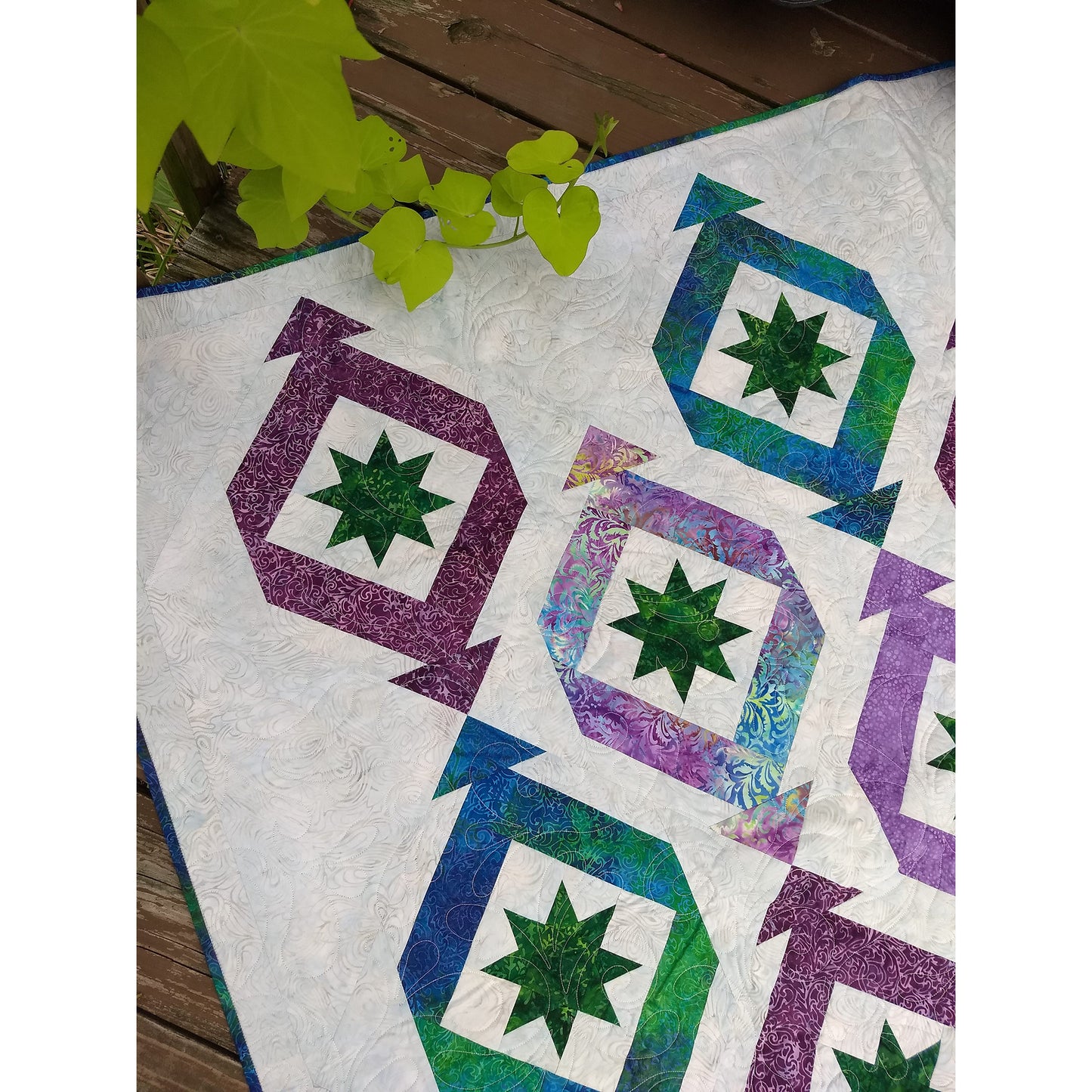 Close up of quilt shows a few of the "ornaments" or "party crackers" with ohio stars in each.