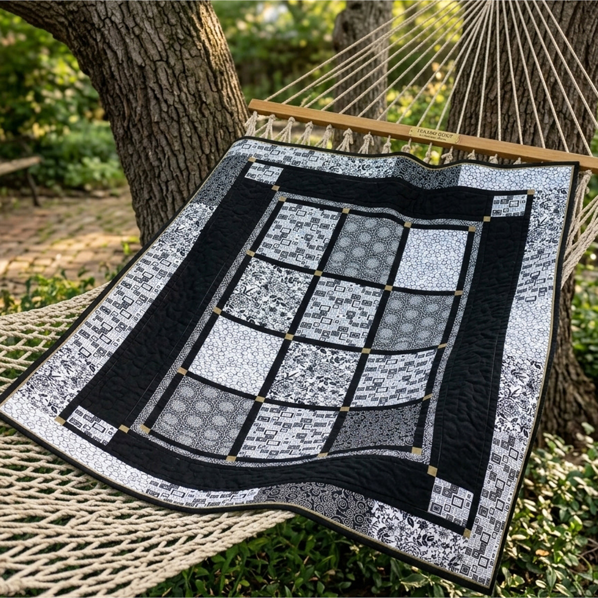Tuxedo Quilt HHQ-7393e  - Downloadable Pattern