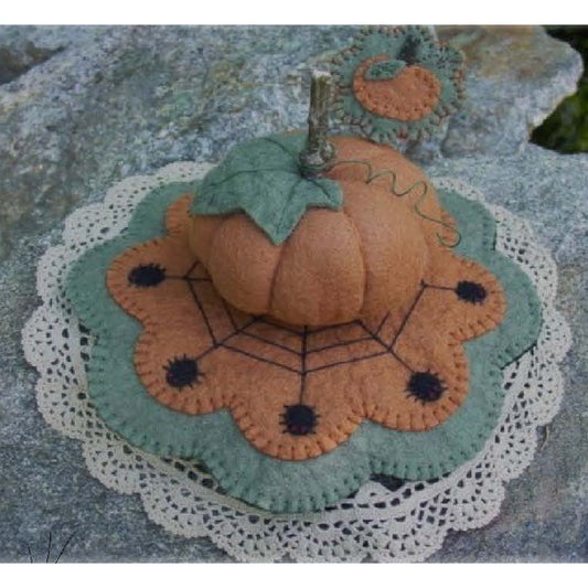 Pumpkin & Spiders Pincushion and Mini Penny Rug Pattern PLP-106 - Paper Pattern