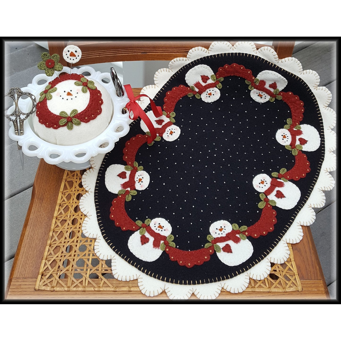 Decking The Halls Runner & Pincushion Pattern PLP-211 - Paper Pattern