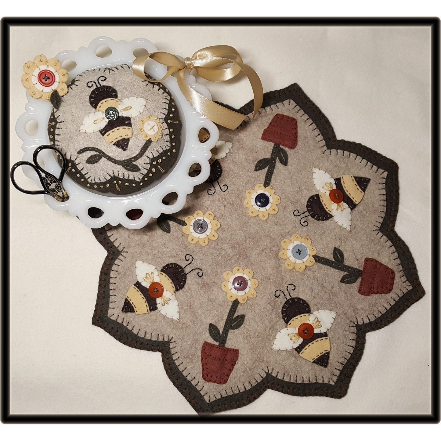 Buttons & Bees Table Mat Pattern PLP-220 - Paper Pattern