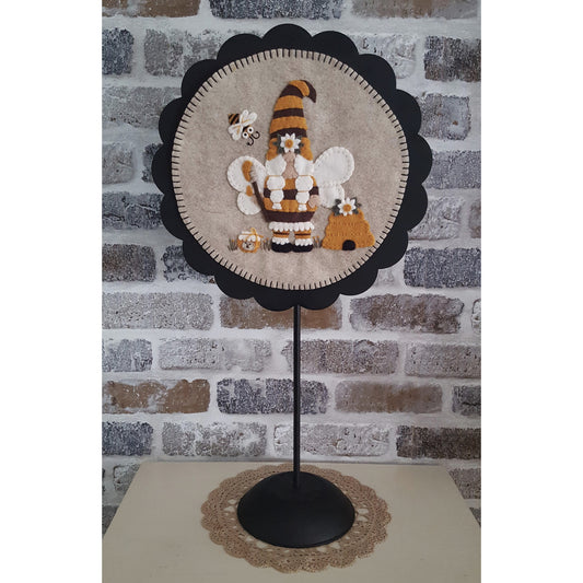 Bumble Bee Gnome Table Mat or Wall Hanging Pattern PLP-252 - Paper Pattern