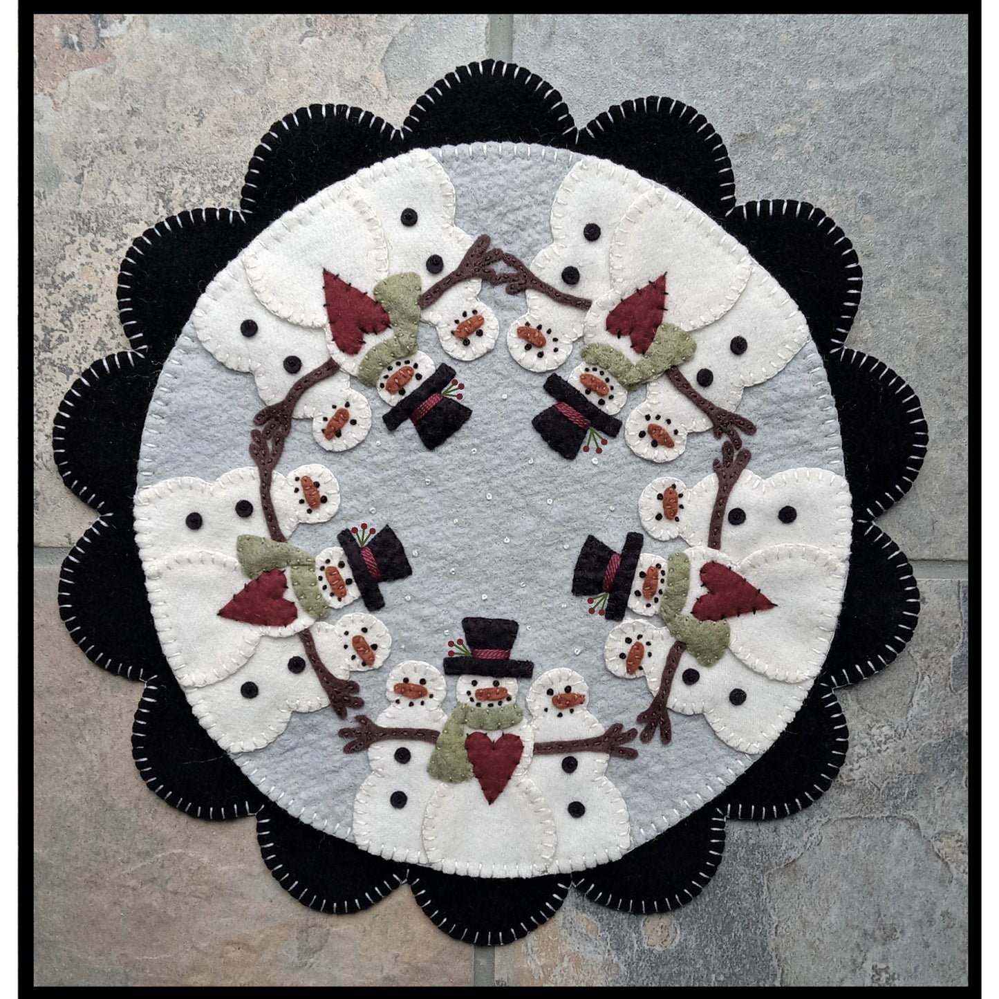 A Circle of Friends Table/Wall Mat Pattern PLP-259 - Paper Pattern