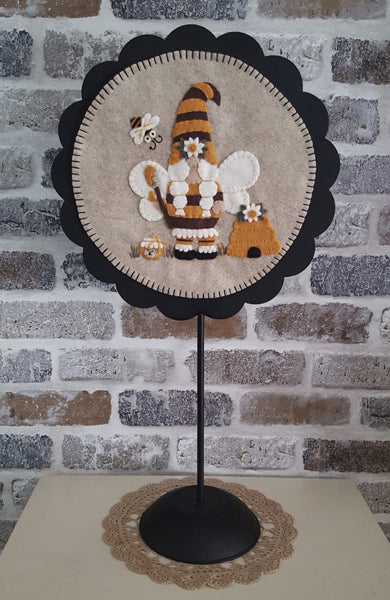 Bumble Bee Gnome Table Mat or Wall Hanging Pattern PLP-252 - Paper Pattern