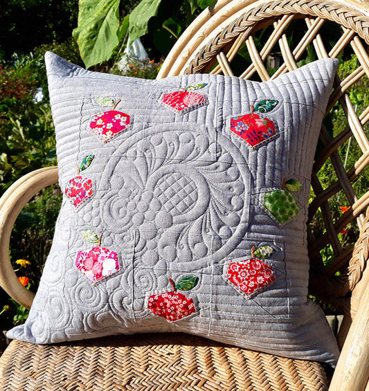 Apple Wreath Pillow AC-NC002ENe - Downloadable Pattern