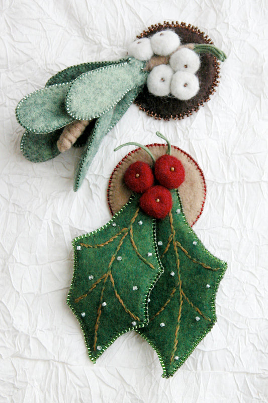 Holly and Mistletoe Pins Pattern DBM-1302 - Paper Pattern