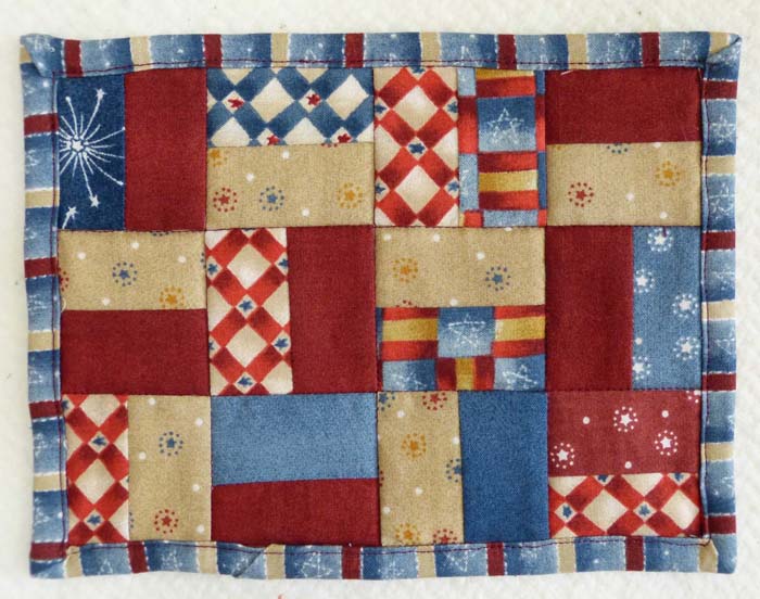 Patriotic Mug Rug Quilt FREE-019e - Downloadable Pattern